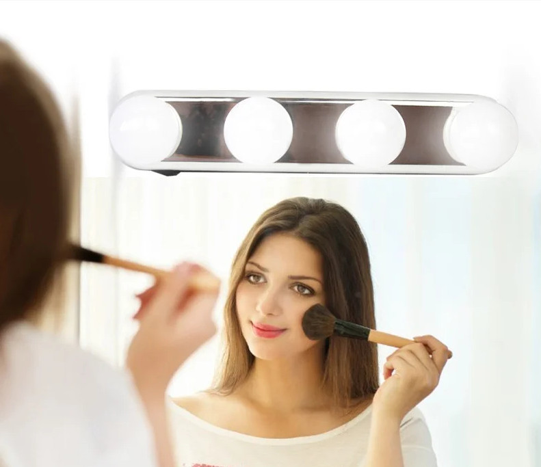 Лампа 4 Led для дзеркала на присосках Studio Glow Make-Up