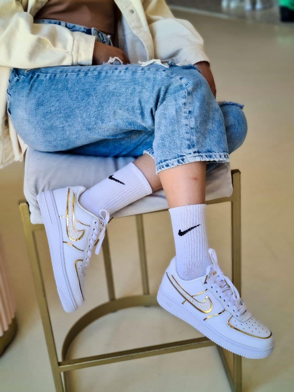 Кросівки жіночі Nike Air Force White Gold білі демісезонні повсякденні шкіра найк аїр форс низькі