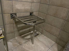 Поручни из нержавеющей стали и сиденье для душа откидное. Поручни для стен для инвалидов. Гостиница Космополит , ул. Академика Проскуры 1 г.... 1