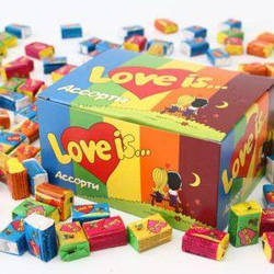 Жувальна жуйка гумка Love is лові іс асорті 5 смаків в подарунковій упаковці