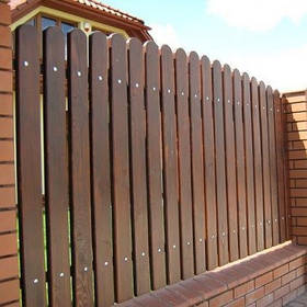 Дерев'яний паркан LNK "Штакетник вертикальний" 3000х1800 мм. із заокругленим верхом із фазкою (ДВЗ-2)