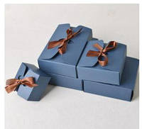 Подарочная крафт коробка с атласной лентой, цвет синий 21x14x5 см самосборная коробка для подарков