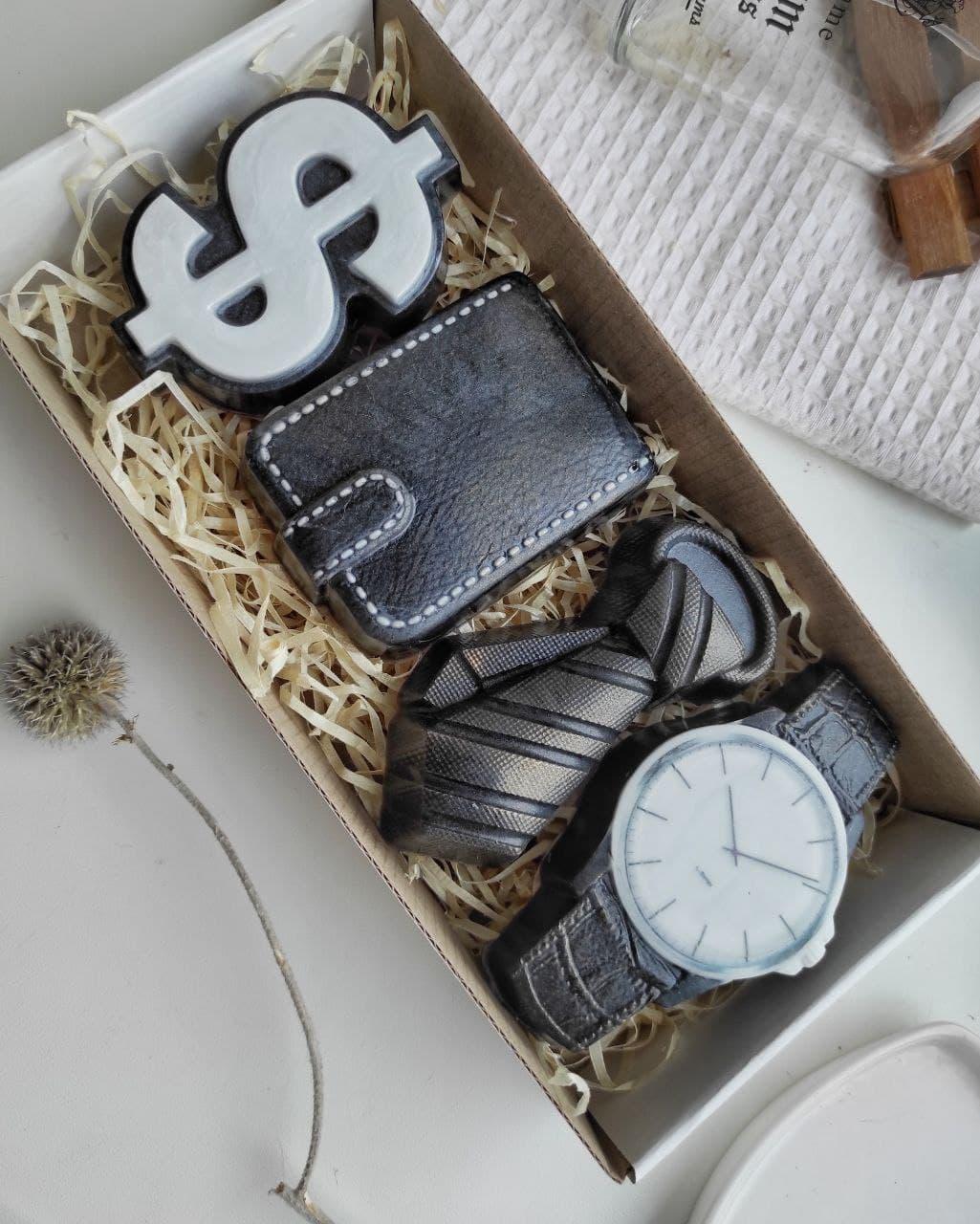 Набір чоловічий мило ручної роботи "Часи, долар, туфлі, краватка" в коробці