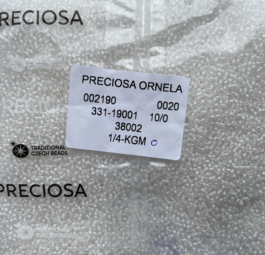 Бісер 10/0, колір No38002 (уп.50 грамів) білий прозорий, пофарбований усередині
