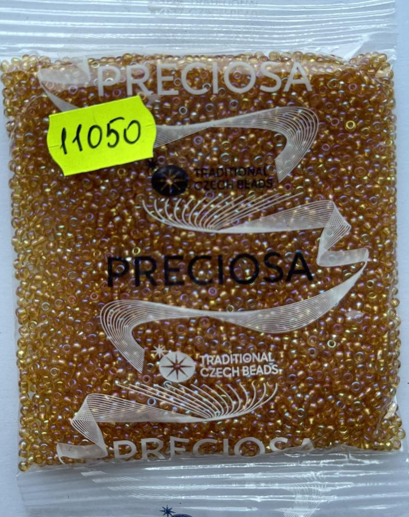 Бісер 10/0, колір — бурштиновий райдужний, No11050 (пач.50 грамів)
