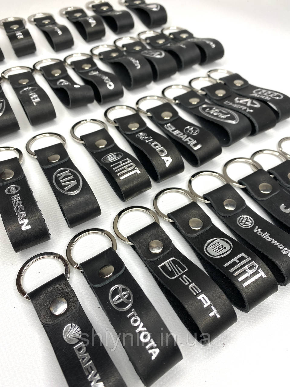 Шкіряний брелок на кільці з тисненням марки автомобіля, фото 1