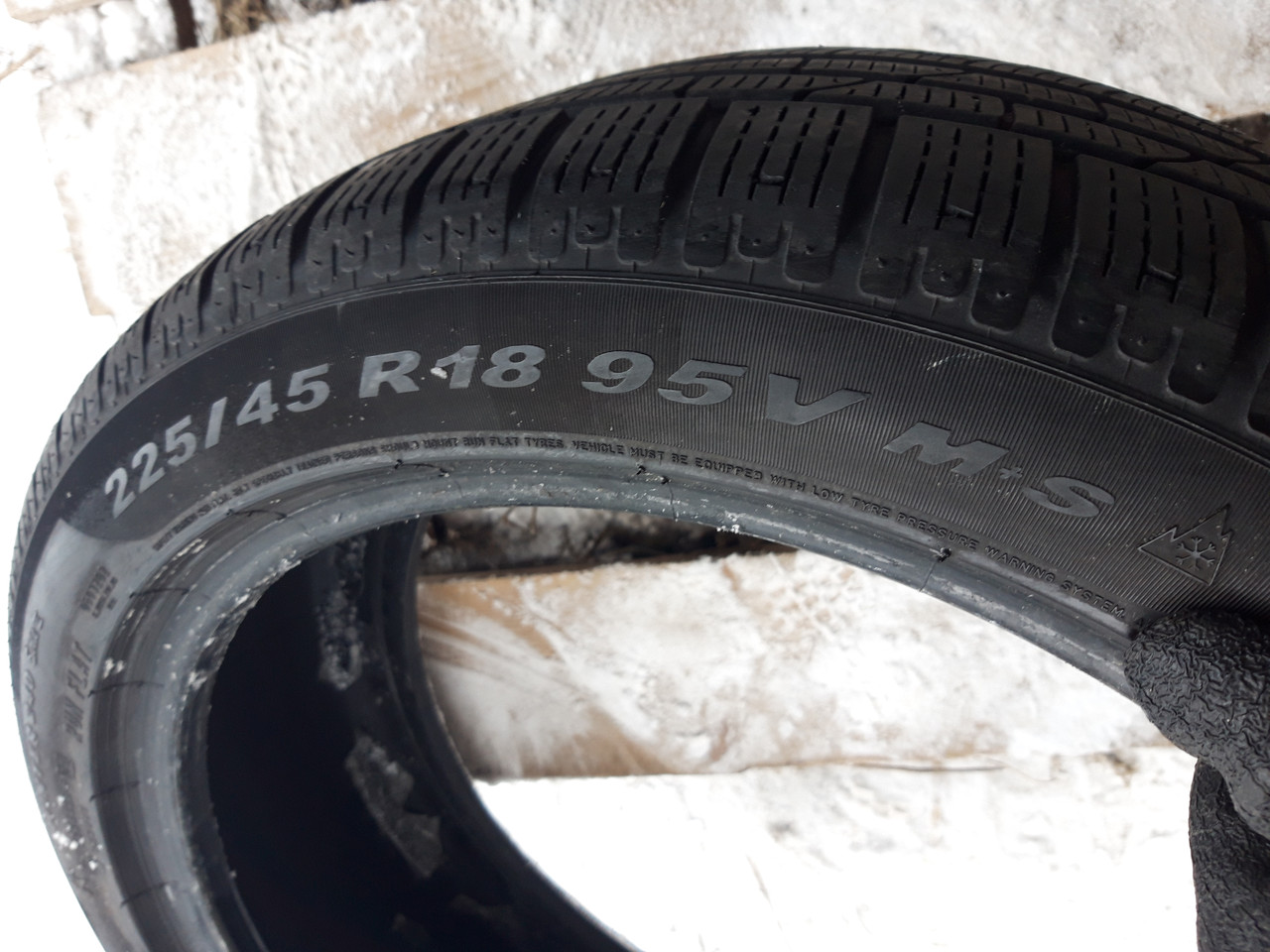 Комплект зимових шин 225/45/18 Pirelli Winter 240, RunFlat,2011год, з Німеччини без пробігу по Україні