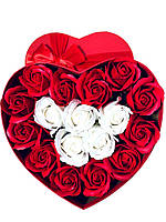 Букет цветов из декоративного мыла "Красный бант" в коробке сердце 17 роз
