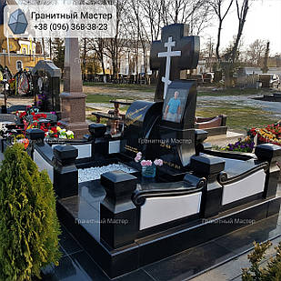 Пам'ятник чоловікові з граніту з хрестом № 28