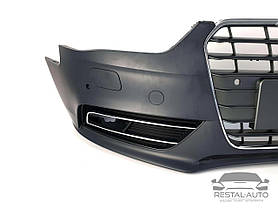Передній бампер на Audi A4 B8 2011-2015 роки ( Стандарт з місцями під парктроніки )