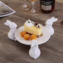 Керамічна підставка, пасхальне блюдо, блюдо для торта "Три кролика" діаметр 33 см