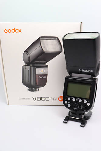 Довгоочікуване надходження фотоспалахів Godox V1 і V860 III для Nikon і Canon ♥