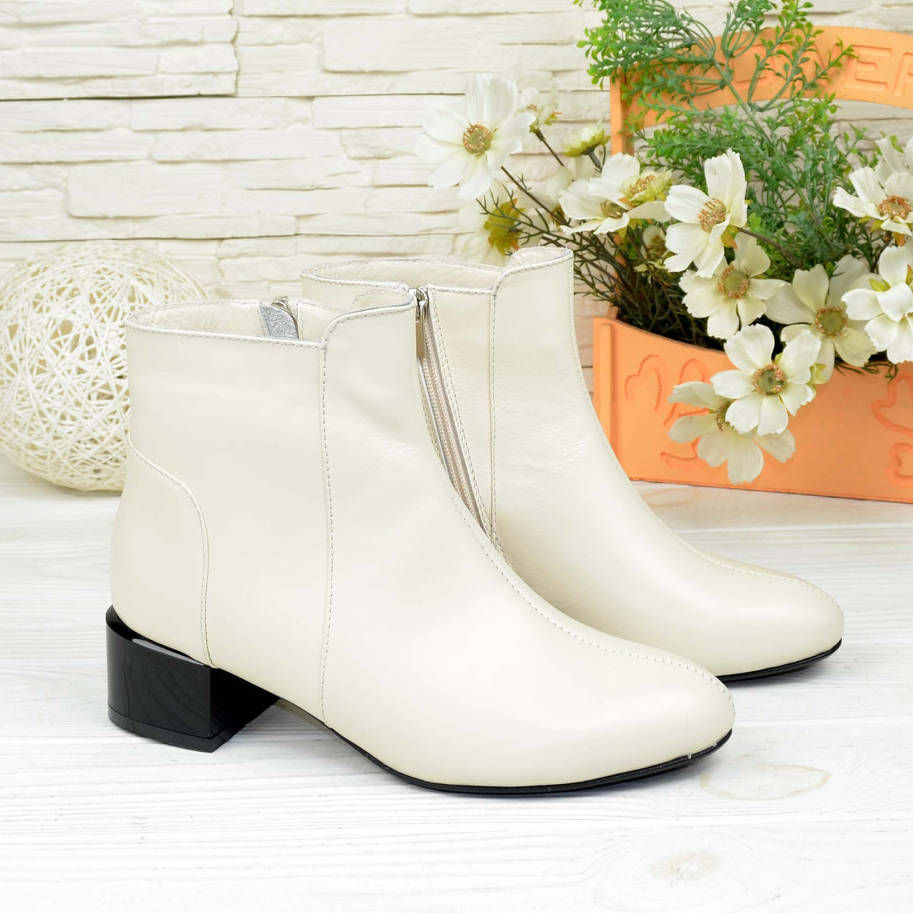 Черевики жіночі на маленькому підборах, колір бежевий, фото 1