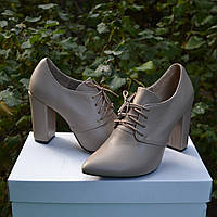 Шкіряні туфлі зі шнурівкою на високих підборах