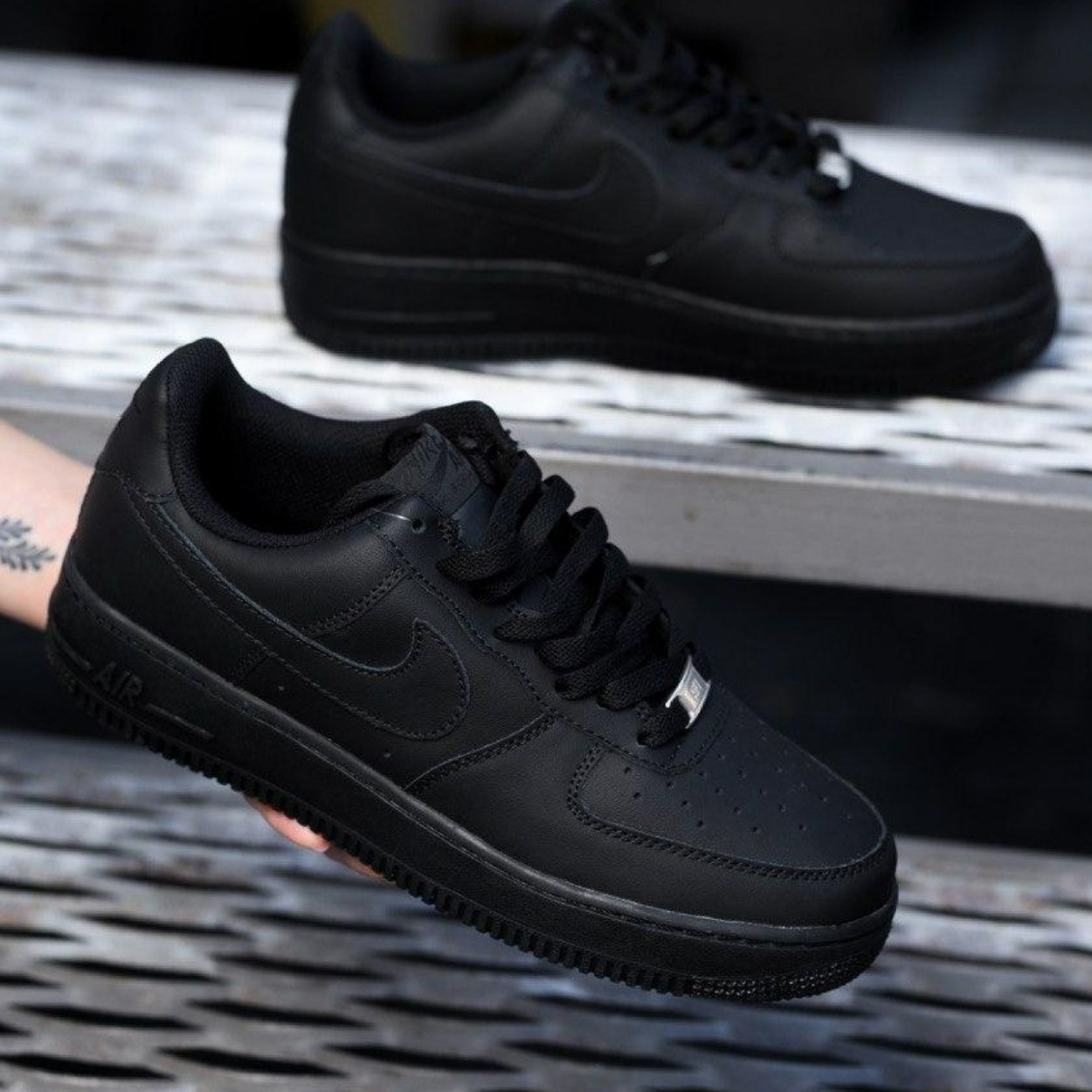 Кросівки жіночі Nike Air Force Black чорні найк аїр форс демісезонні повсякденні шкіра, фото 1