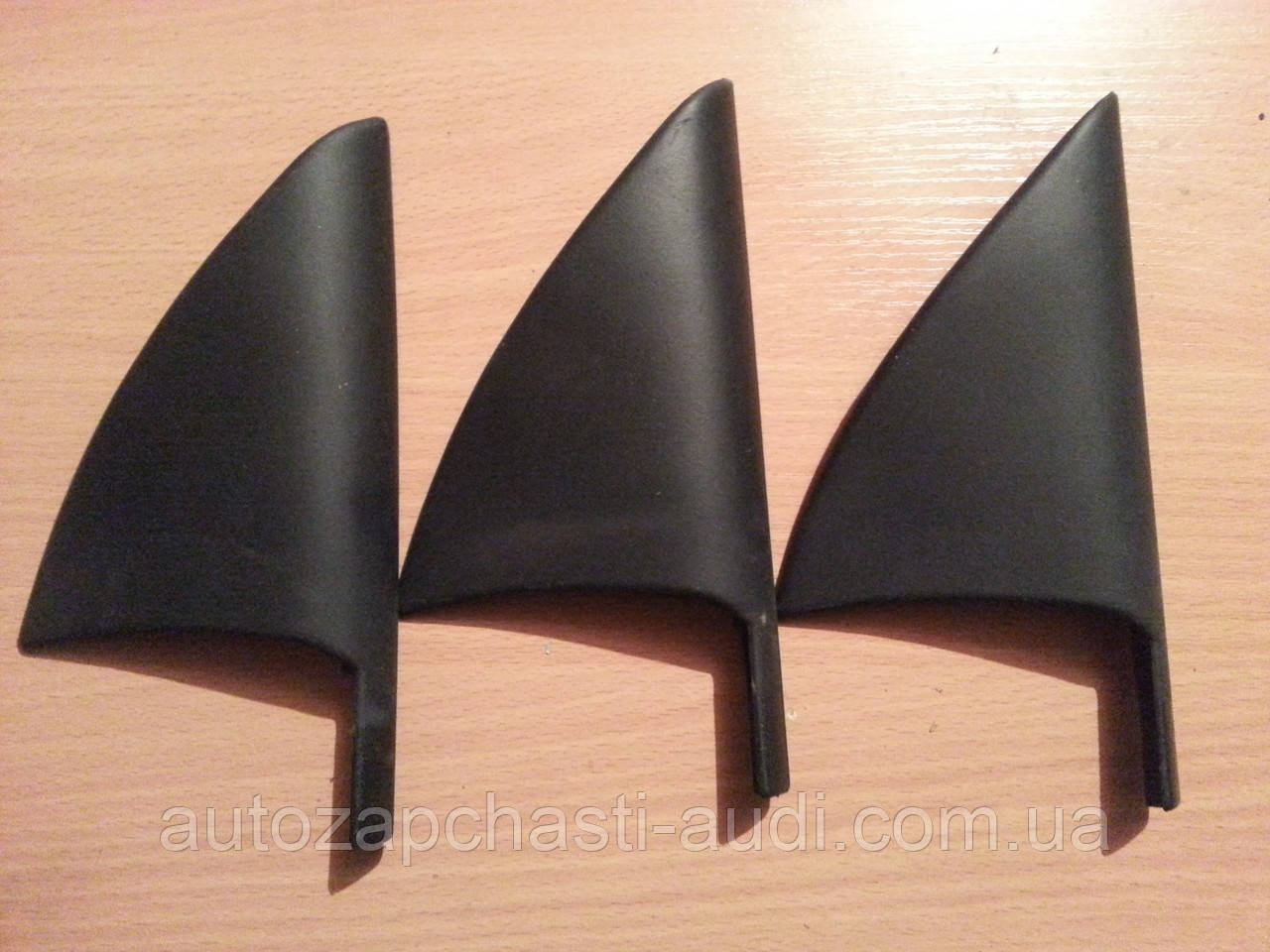 Заглушка дверей трикутник Audi 100 A6 C4 91-97г, фото 1