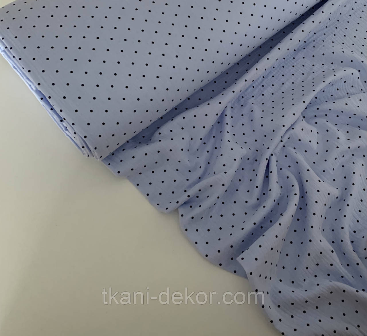Муслін (бавовняна тканина) горошок чорний на блакитному, фото 1