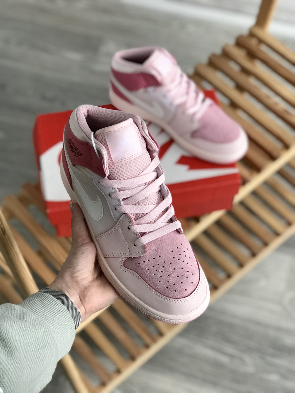 Nike Air Jordan Retro 1 pink
