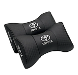 Подушка на підголовник в авто з логотипом Toyota біла 1 шт, фото 2