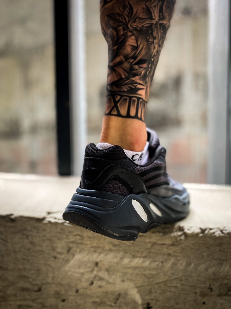 Adidas Yeezy 700 V2