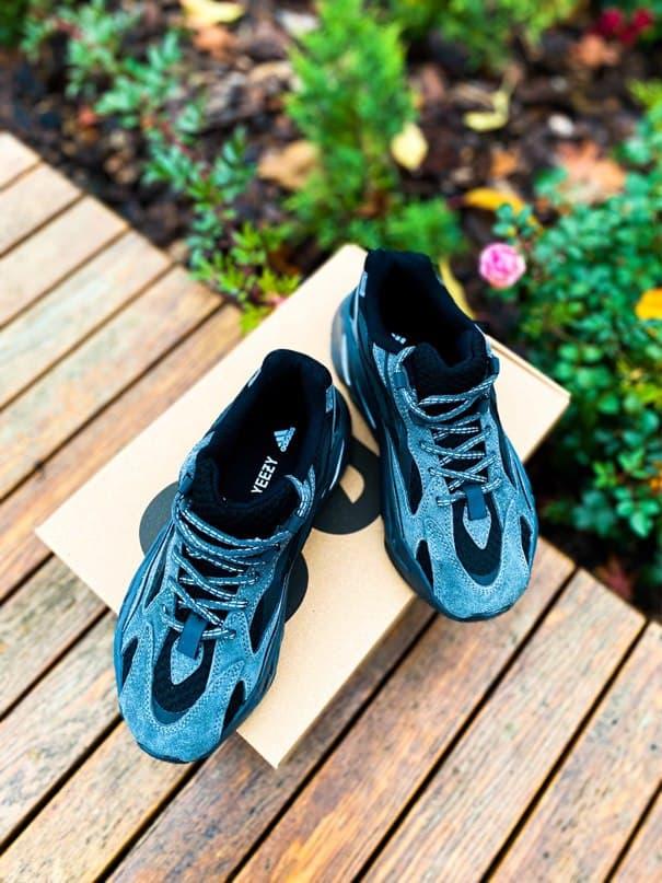 Adidas Yeezy 700 V2