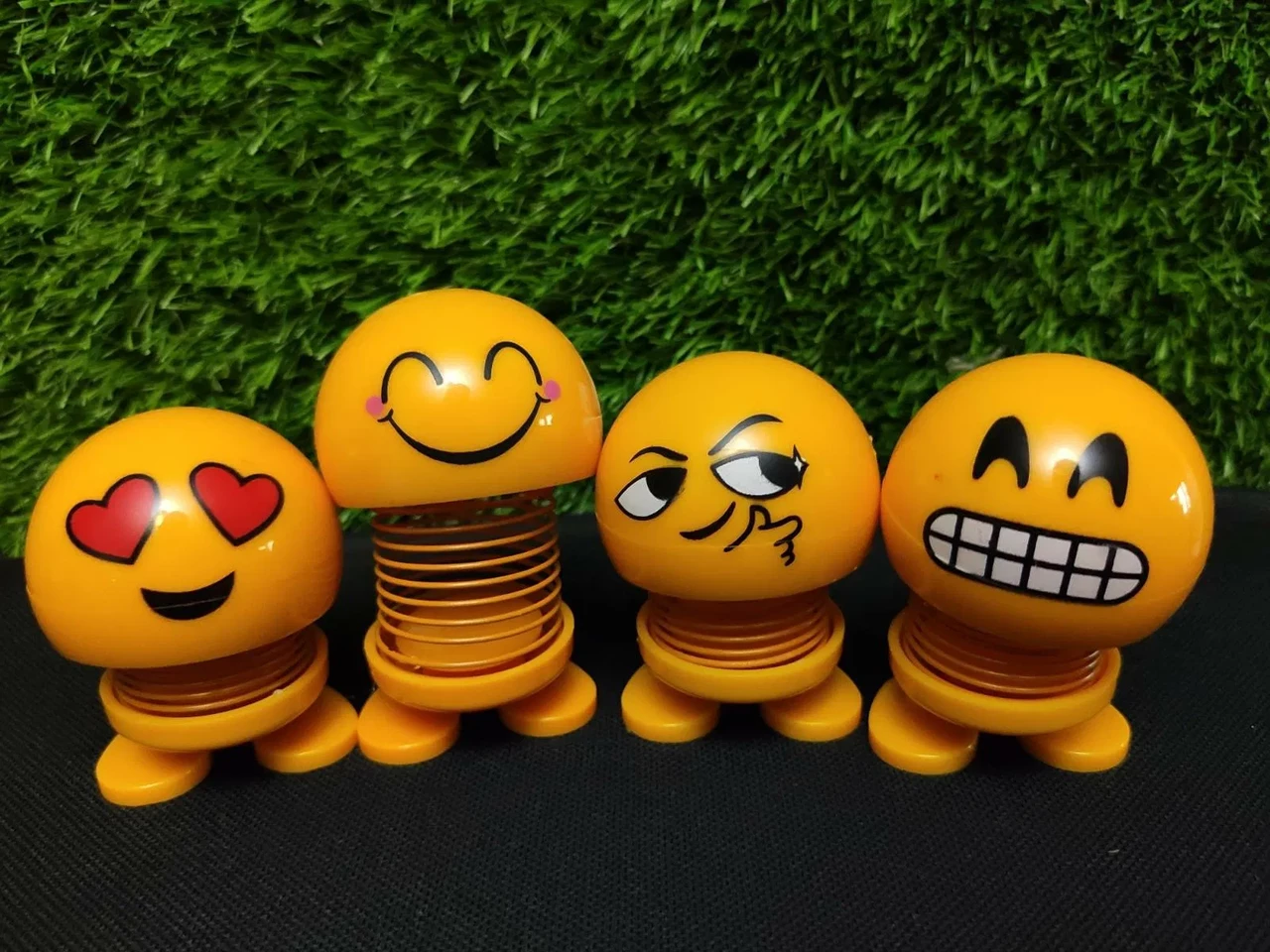 Іграшка в автомобіль емодзі. Блискавки-танцюристи на пружині, фото 1