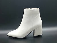 Шкіряні світлі черевички на підборах. Ботильйони. Маленькі розміри (33).
