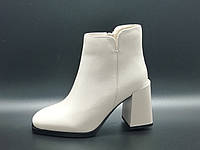 Шкіряні світлі черевички на підборах. Ботильйони. Маленькі розміри (35).