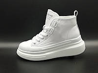 Білі шкіряні черевики. Маленькі розміри (34, 35)