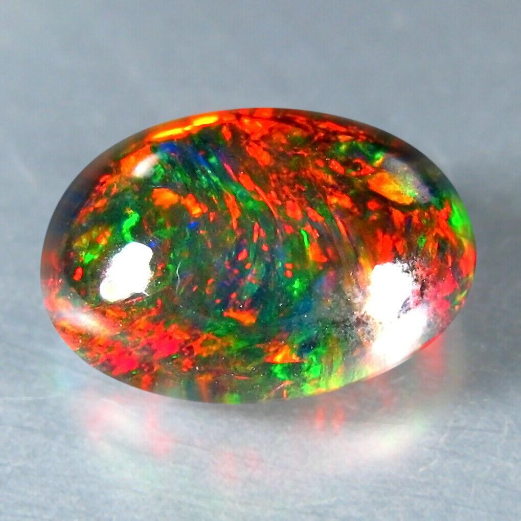 Чорний опал 3.50 Cts 12.20 x 9.90 x 5.90 mm