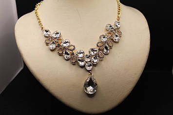 Стильне кольє золотисте з білим каменями гірський кришталь