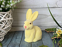 Пасхальный декор Кролик велюр 15 см желтого цвета