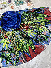 Жіночий синій атласний шарф із яскравим малюнком 160х50 см
