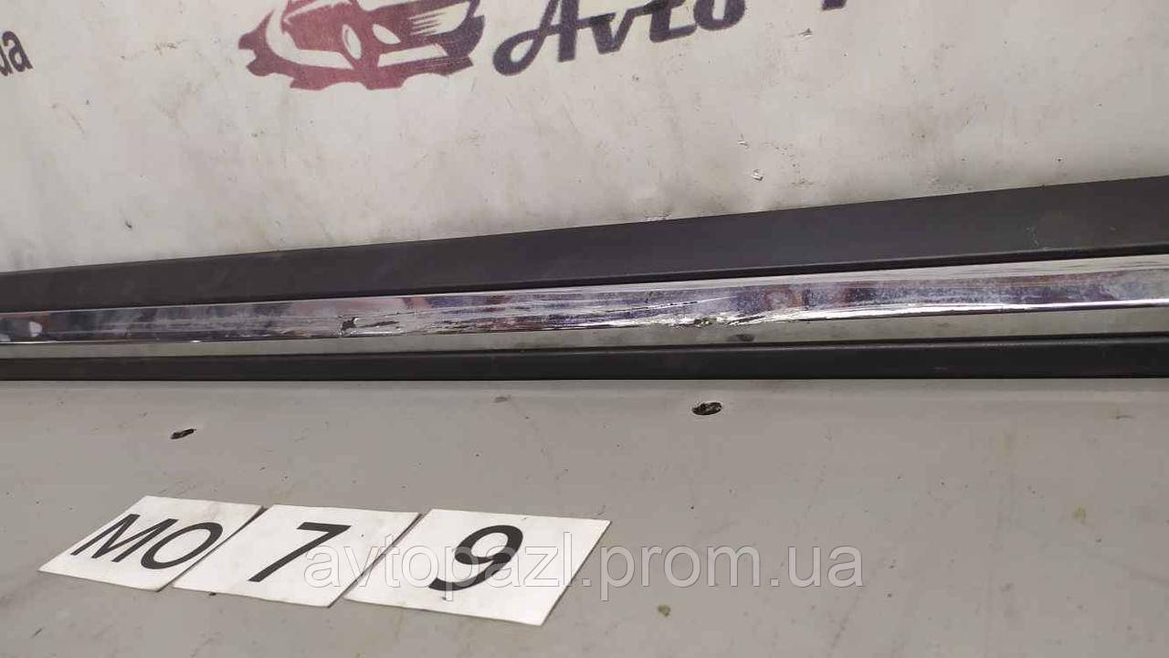 MO0079 808766FR0A Молдинг двери перед R (1-K без дефектов