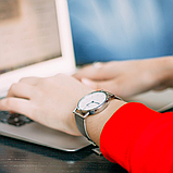 Модні ніжні жіночі срібні годинники, Наручні годинники жіночі з ремінцем, фото 2