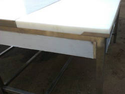 Стіл обвалювальний односторонній з неіржавкої сталі з дошкою