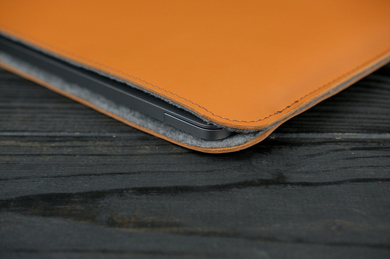 Шкіряний чохол для MacBook Air 13" (2018-2021) Дизайн №2 з повстю, шкіра Grand, колір Бруштин