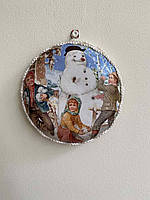 Игрушка на елку - медальон зима снеговик ручная работа по фетру, декупаж