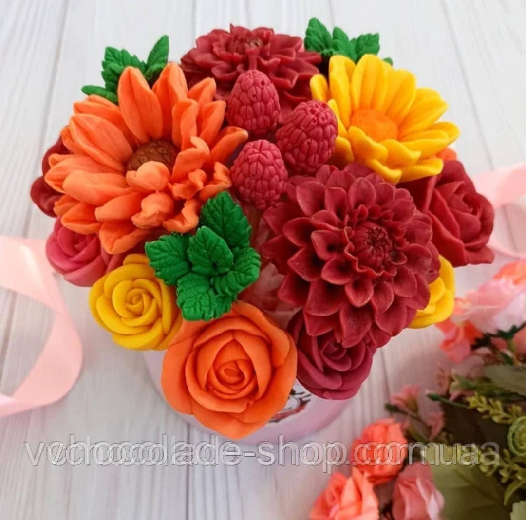 актуальный подарок девушке на 8 марта 2025