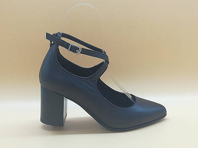 Шкіряні туфлі на підборах. Розмір: 33, 34, 35.