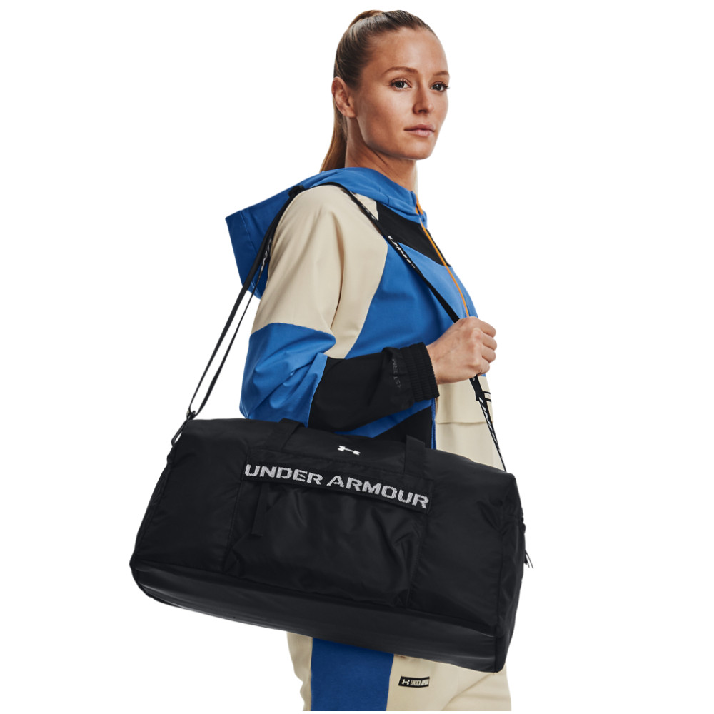 Чорна спортивна сумка Under Armour Favorite Duffle 1369212-001