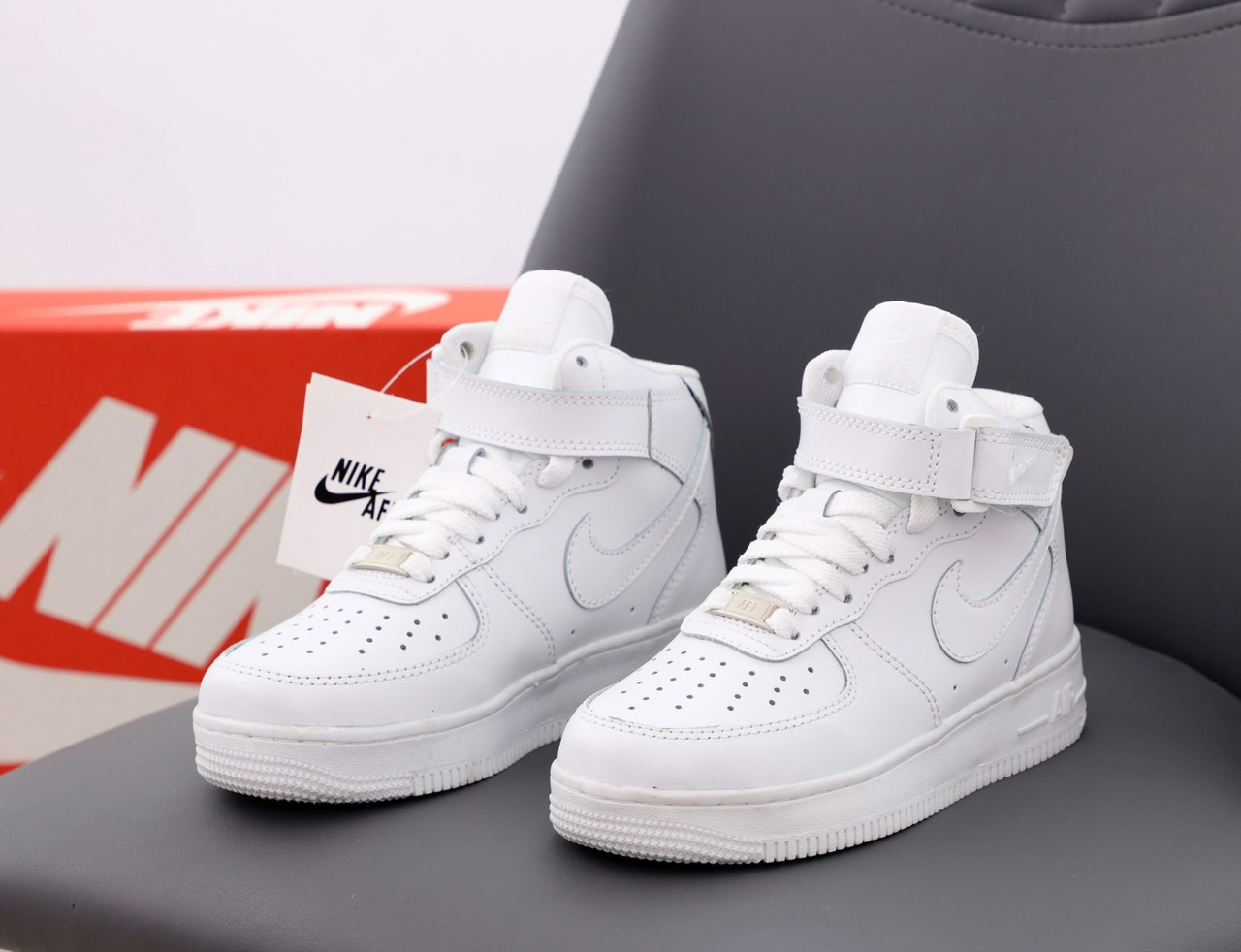 Жіночі білі Кросівки Nike Air Force 1