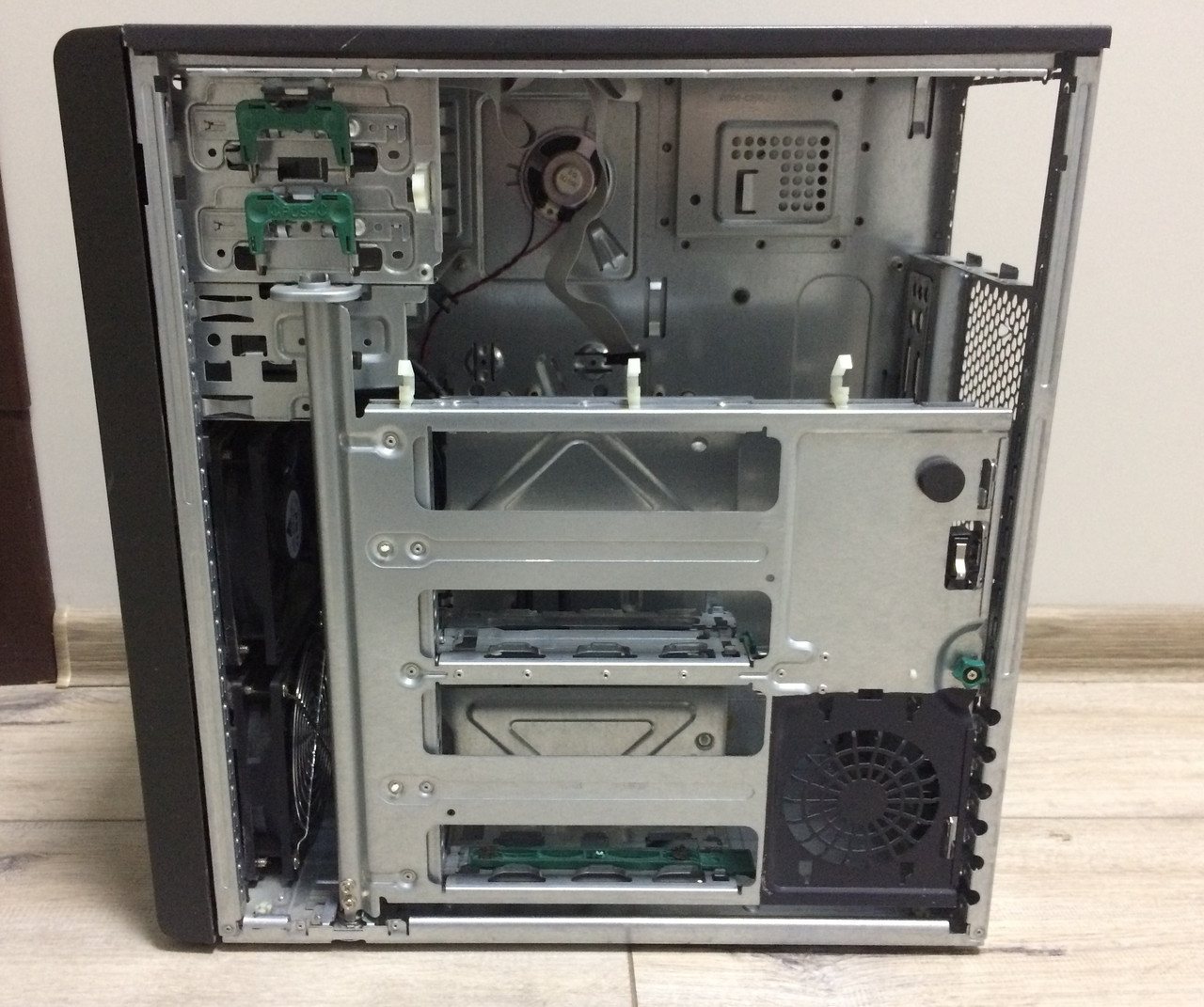 Корпус для системного блока Fujitsu Celsius W380 (формфактор BtX) б/у - фото 3 - id-p1569506393
