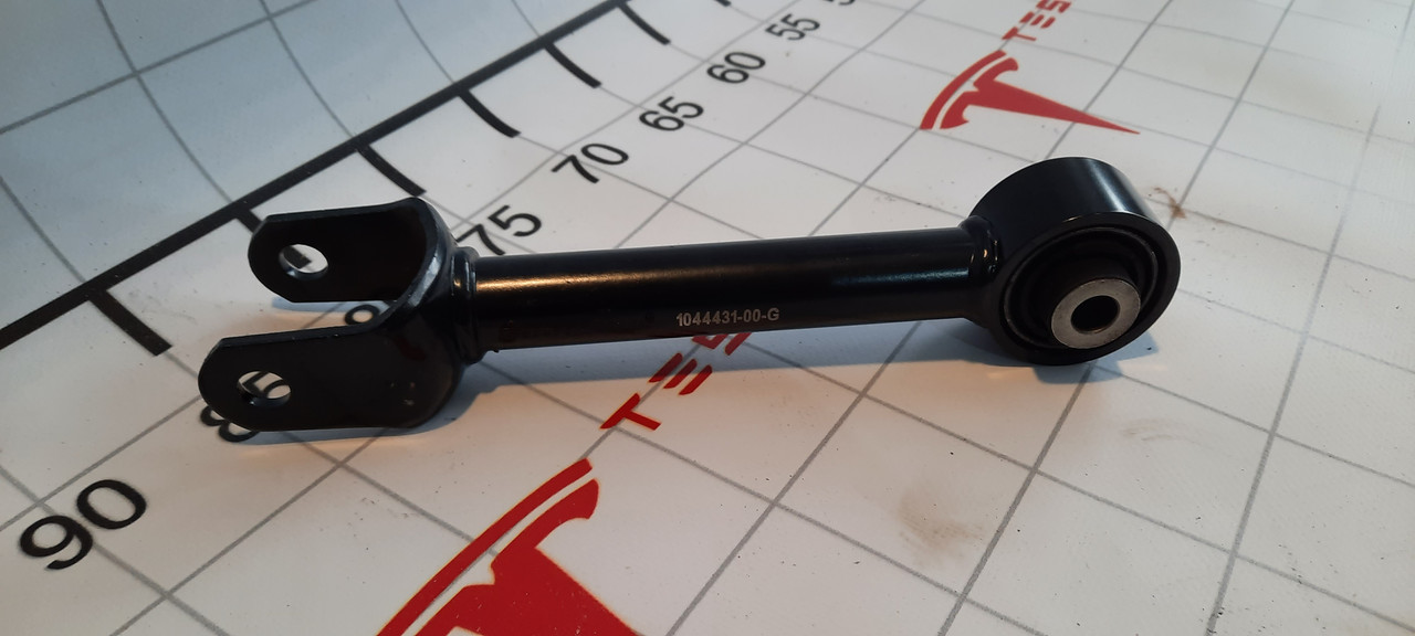 1044431-00-G Важіль задній нижній поперечний Tesla Model 3 (104443100G)