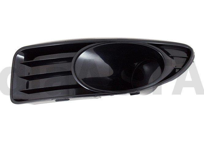 Fiat Linea 07-13 версія без протитуманок передня решітка бампера ліва сторона, фото 1