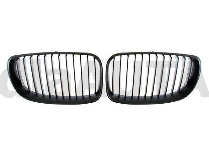 BMW 1 E81 E82 E87 E88 07-11 решітка між фарами (ніздрі) ліва + права комплект. ЧОРНИЙ МАТОВИЙ, фото 1