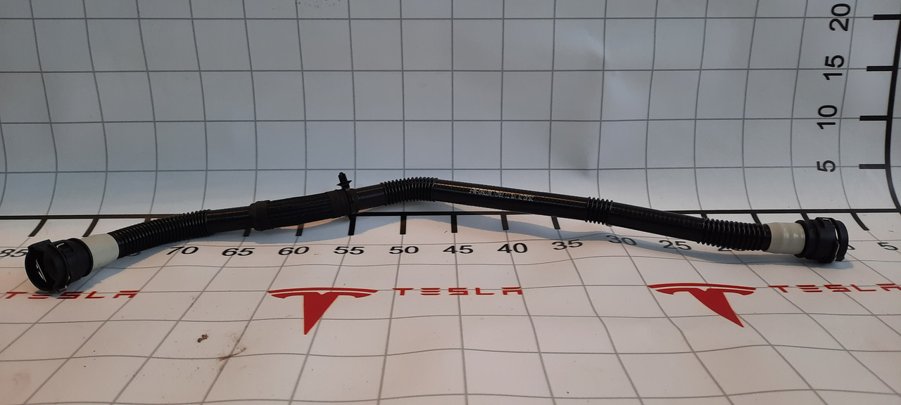1077603-00-A Шланг системи охолодження Tesla Model 3 (107760300D)