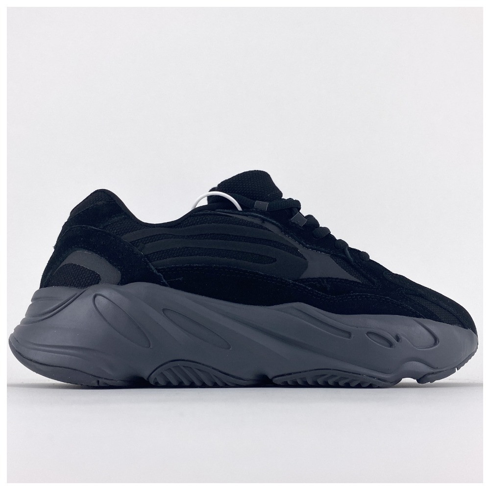 Чоловічі кросівки Adidas Yeezy Boost 700 V2 Black, чорні замшеві кросівки адідас ізі буст 700 в2
