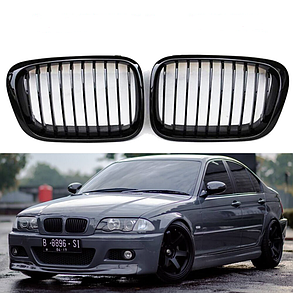 Решітка ноздрі радіатора BMW (БМВ) 3 series E46 (1998-2001) Дорестайл Чорний глянець, фото 1