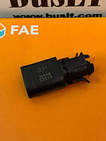 Датчик наружной температуры воздуха VW CaddyIII/T5 03- (FAE33515) FAE (1J0919379A)